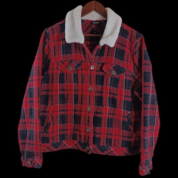 Torrid Jacket 1X Buffalo Plaid Sherpa Collar Red Black Trucker Style Crop Cozy - Picture 2 of 8